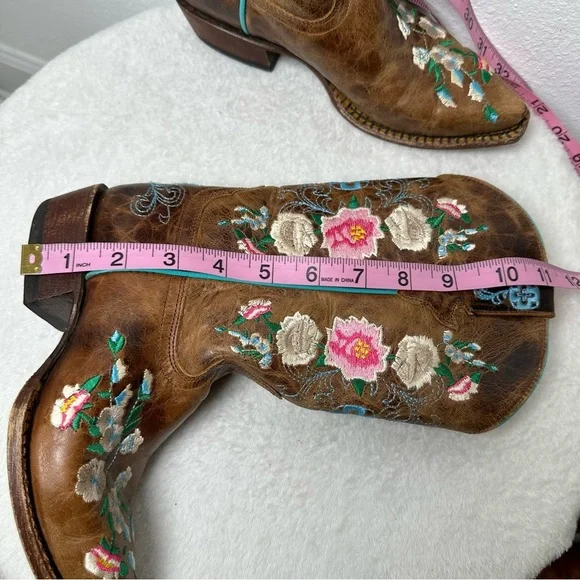 MACIE BEAN WOMEN'S ROSE GARDEN WESTERN BOOTS -
SNIP TOE - Picture 14 of 15